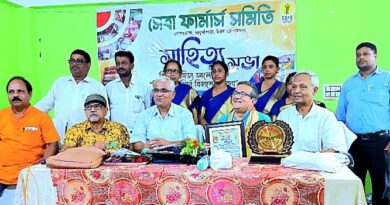 গোবরডাঙ্গায় সেবার সাহিত্য সভায় সংবর্ধিত বিশিষ্ট নাট্য ব্যক্তিত্ব প্রদীপ রায় চৌধুরী