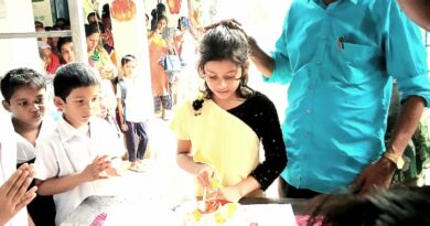 বিদ্যালয়েই জন্মদিন পালিত হল চতুর্থ শ্রেণীর ছাত্রী স্নেহার
