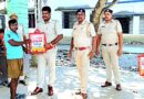 গাইঘাটায় বন্যাদুর্গতদের মধ্যে পোষাক বিতরণ- থানা কতৃপক্ষের